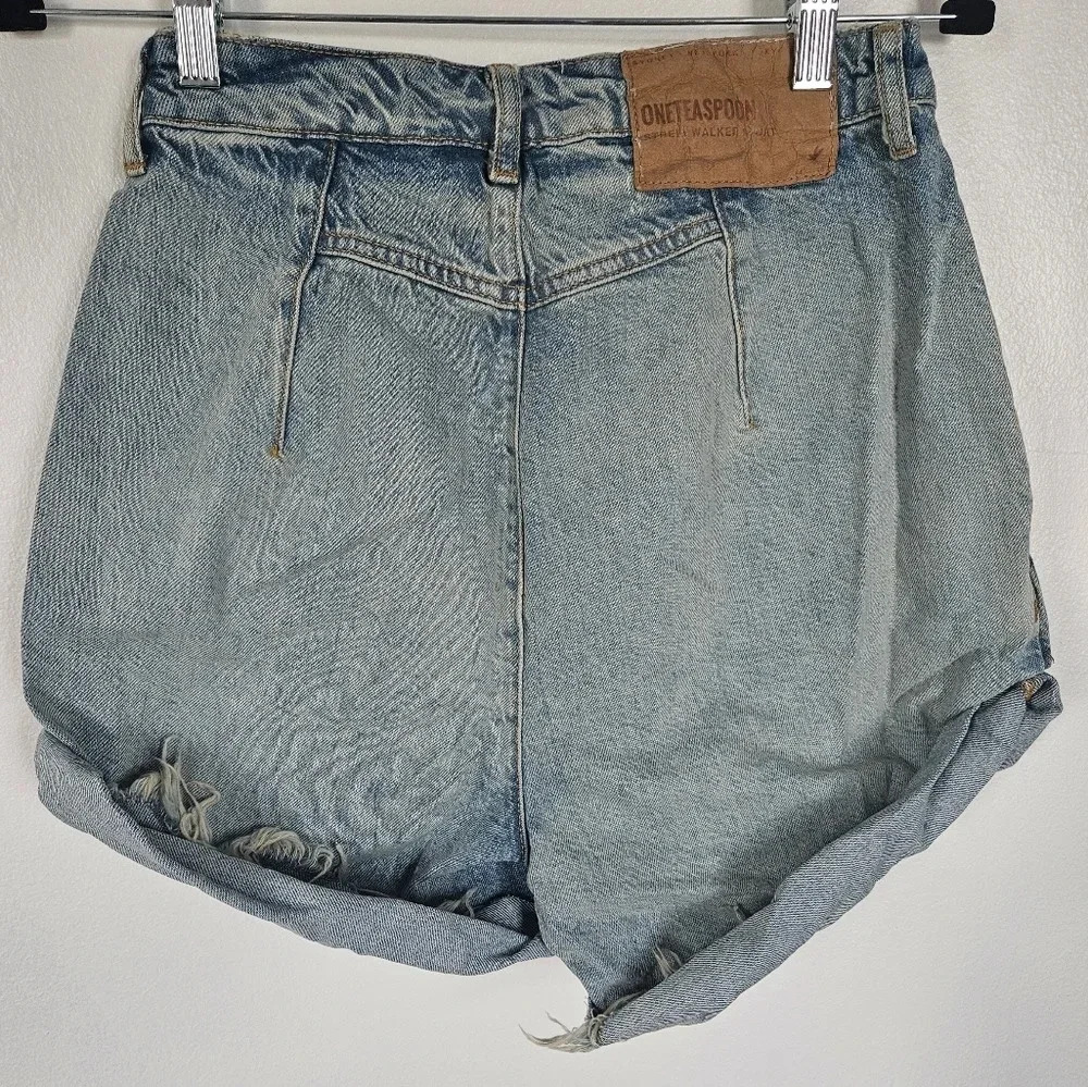 One Teaspoon Distressed Denim Shorts Light Wash Cuffed Raw Hem Women Size 25 NWT - Picture 2 of 6